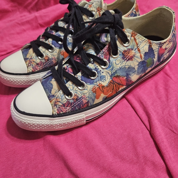 Converse - Picture 2 of 6